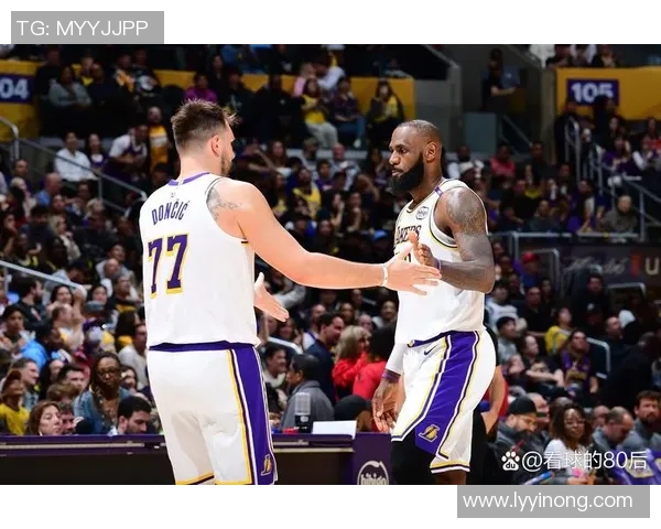 2019年NBA常规赛热火与湖人激战回顾球星对决引发球迷热议